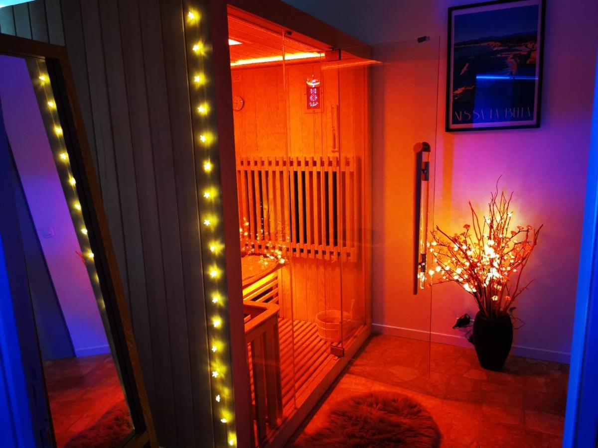 Spabyelleetlui Spa Rouge Ou Bleu Mouscron Exterior photo