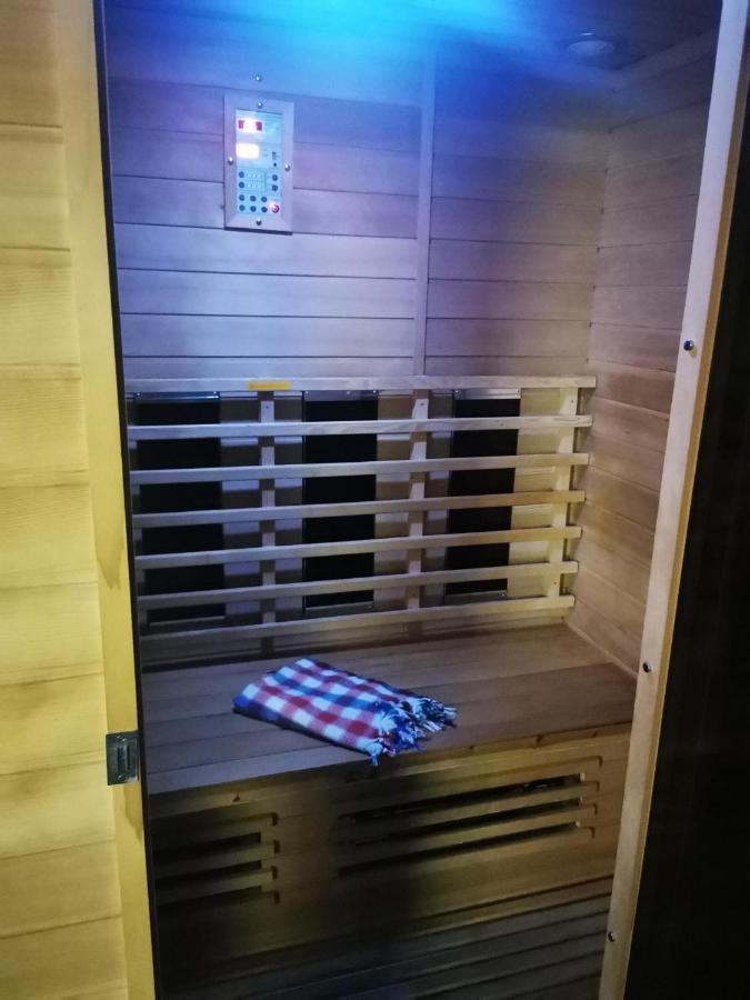 Spabyelleetlui Spa Rouge Ou Bleu Mouscron Exterior photo