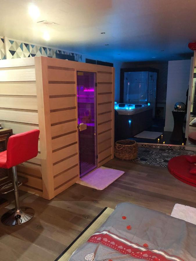 Spabyelleetlui Spa Rouge Ou Bleu Mouscron Exterior photo
